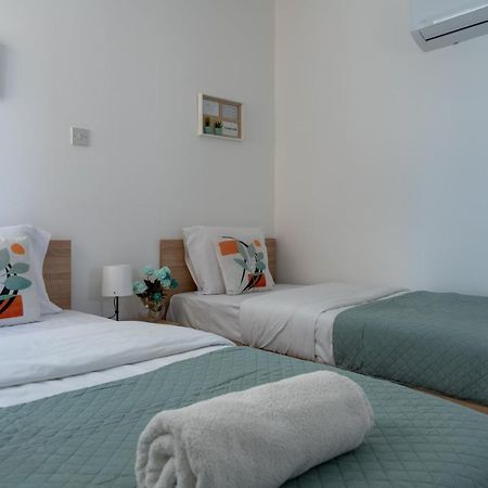 Andrea 3-Bedroom Apt In Mackenzie 拉纳卡 外观 照片