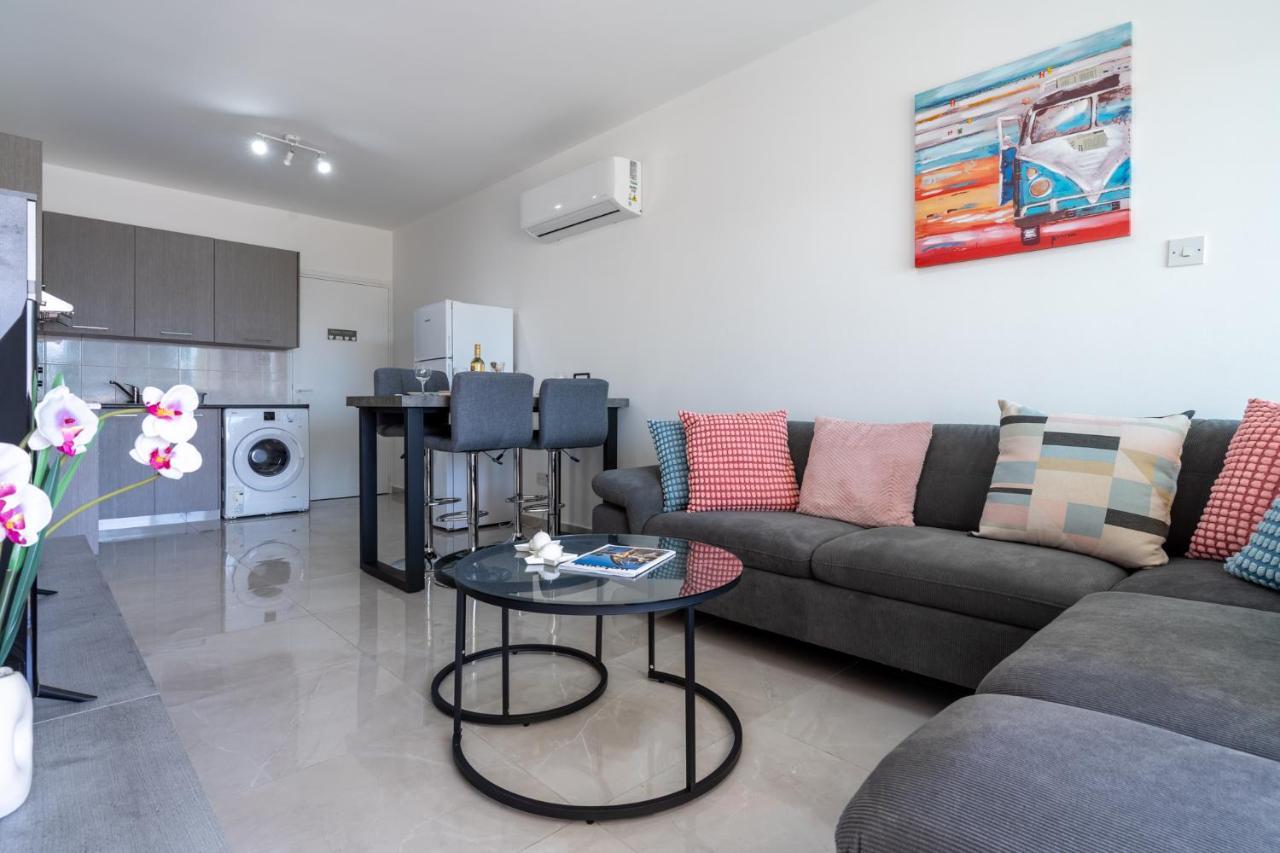Andrea 3-Bedroom Apt In Mackenzie 拉纳卡 外观 照片